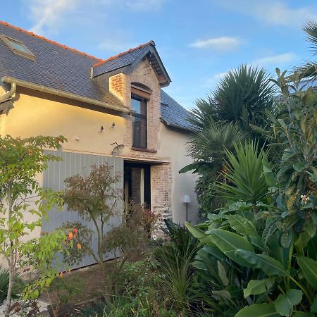 La petite maison dans la jungle Chartres-de-Bretagne Extérieur photo
