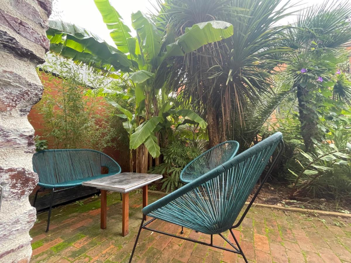 La petite maison dans la jungle Chartres-de-Bretagne Extérieur photo